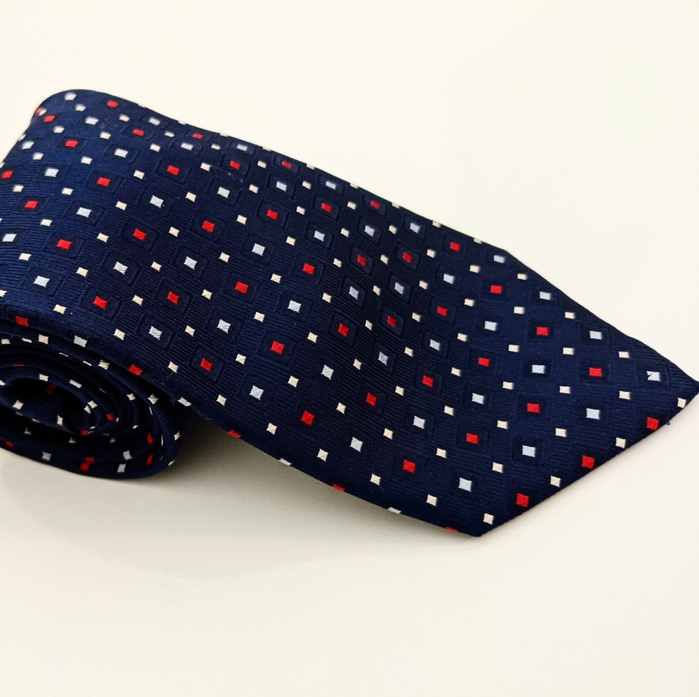 Eagle shirtmakers  Men's Blue Necktie With Red And White Polka Dots  Length 58in